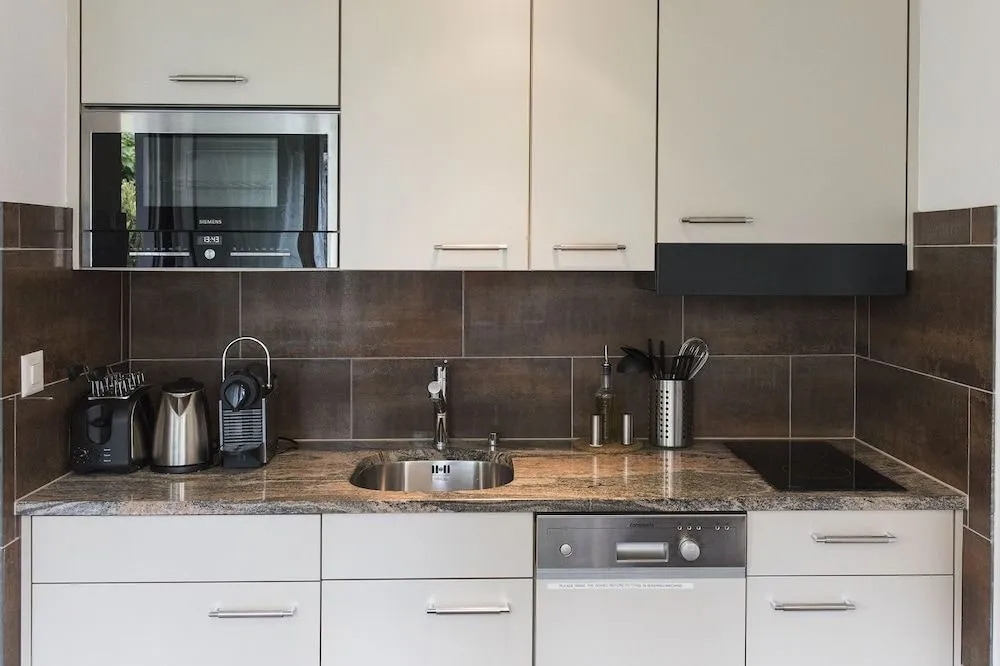 Stunning Modern Apartment with Pocket WiFi
