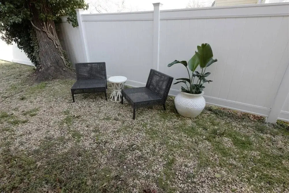 Top of the Town With Parking - 1 Bedroom