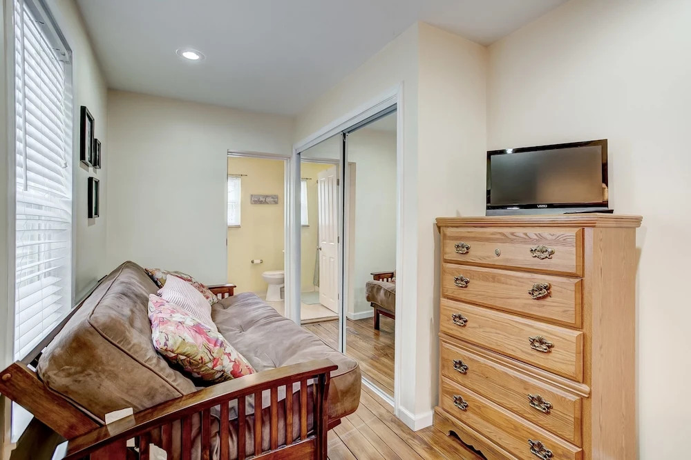 Charming Home Near Harbor&stadiums W/2carparking