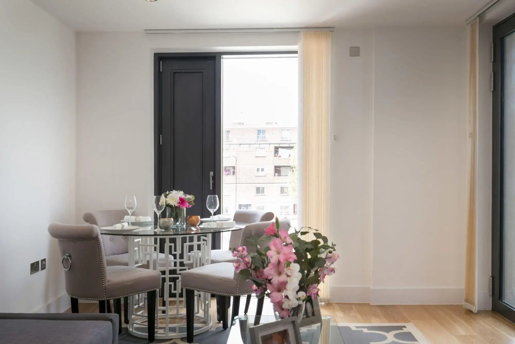 Portobello Apt with Floor-to-Ceiling Views