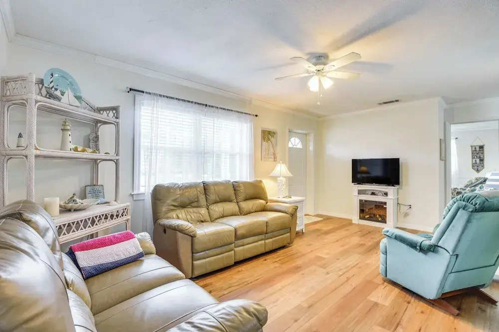 1 Mi to Anna Maria Island: Pet-friendly Retreat