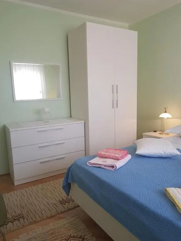 Oleander, Three-bedroom Apartment in Trogir