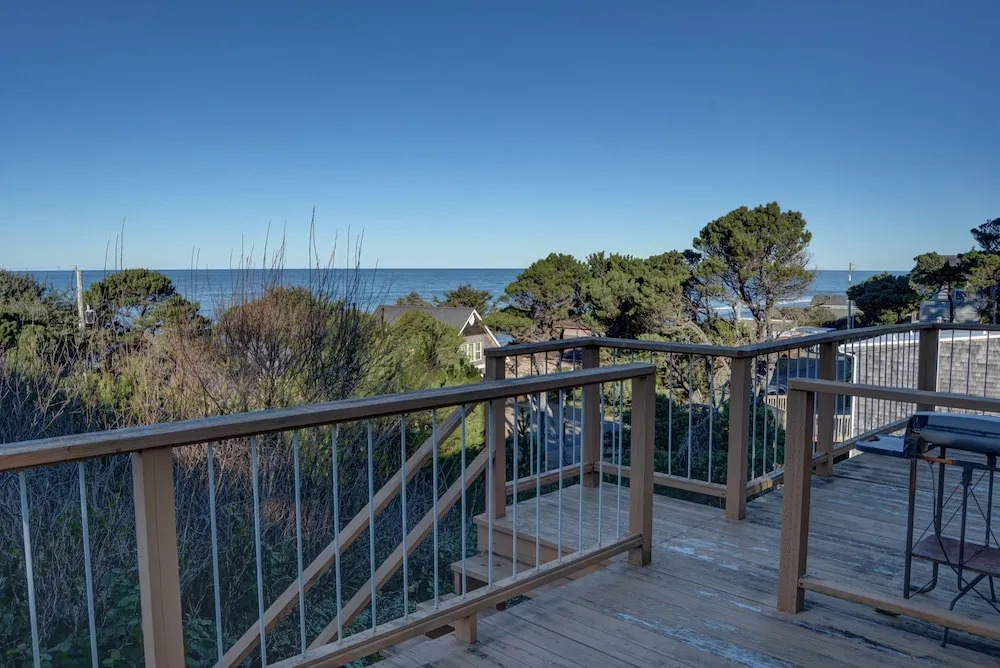 Sunset By The Sea 3 Br home by RedAwning
