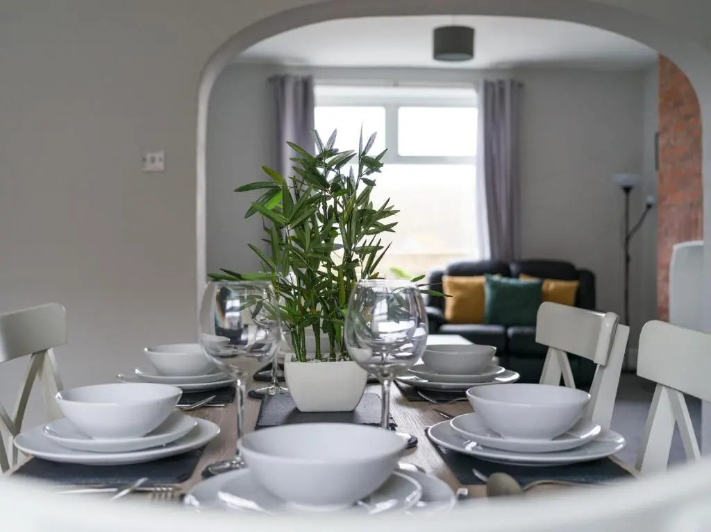 East House-Sleeps 5-Pet friendly-Garden-Parking