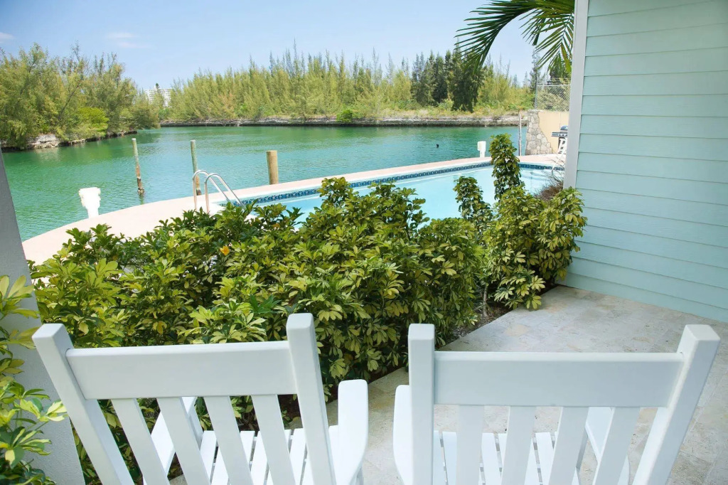 Dolphin Cove