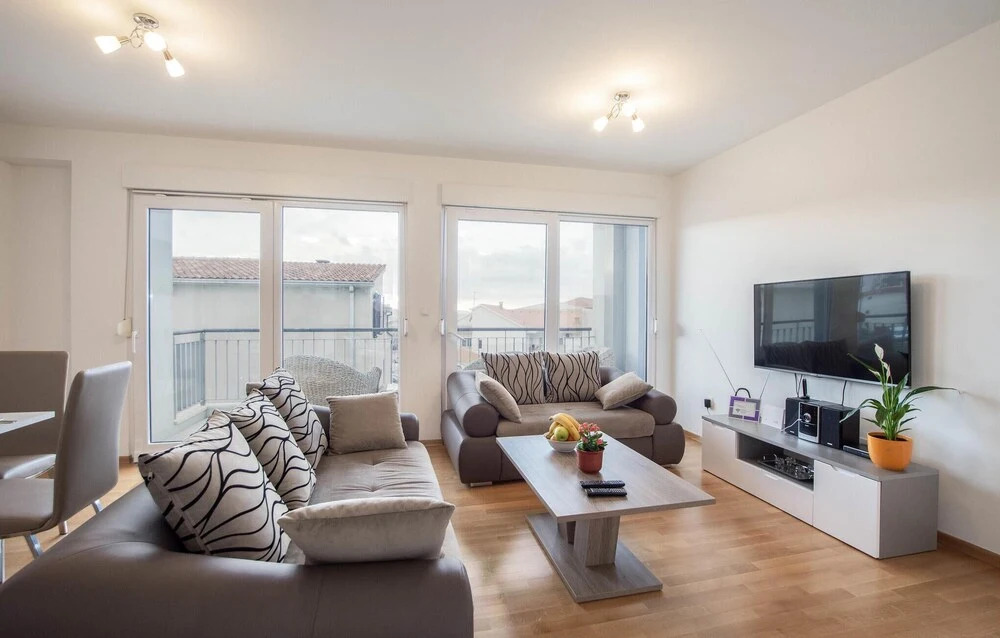 Amazing apartment in Podstrana w/ WiFi and 2 Bedrooms