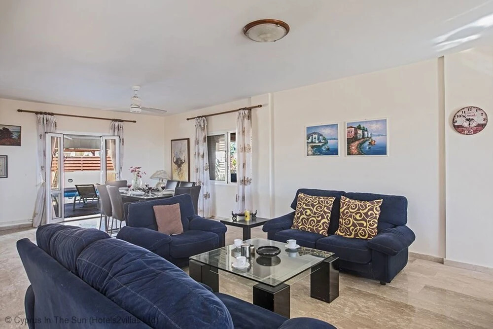 Celebrity Villa Laura26