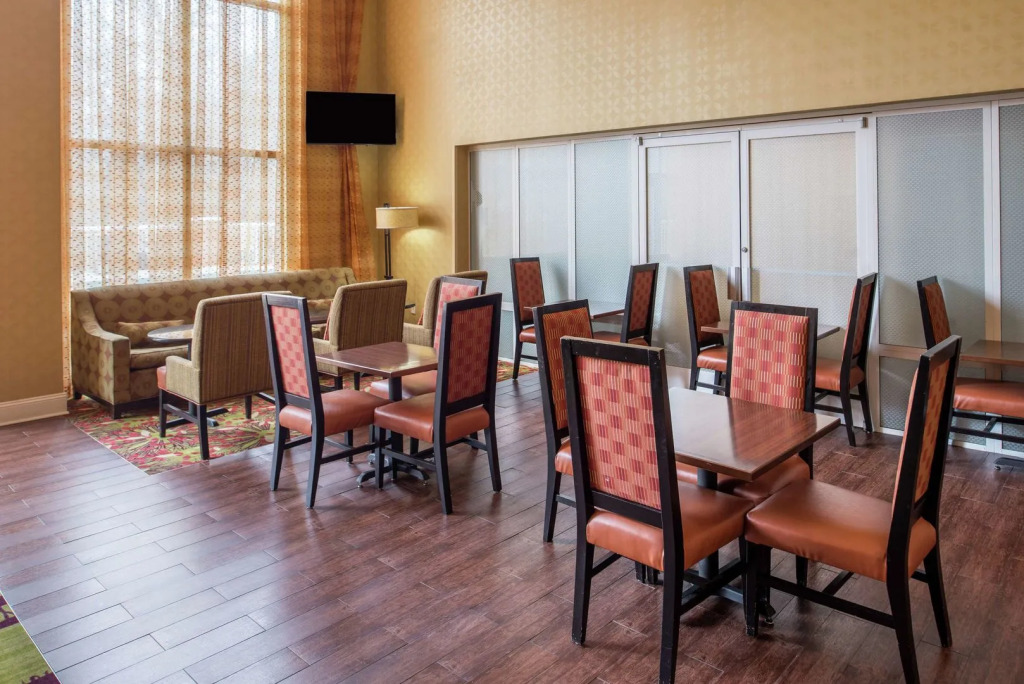 Hampton Inn & Suites Charlotte Arrowood Rd