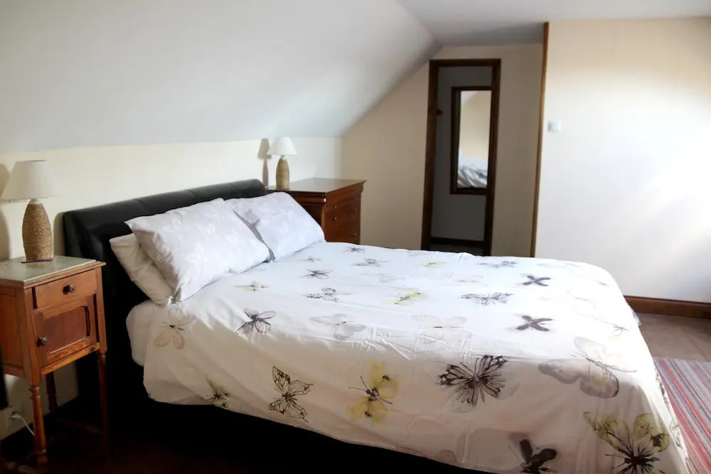 House With 2 Bedrooms in Plounérin, With Pool Access, Furnished Garden