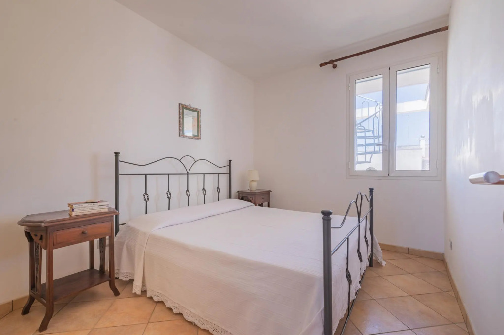 Comfortable house with large terrace for outdoor dining in San Foca just 100 meters from the sea-Casadoni