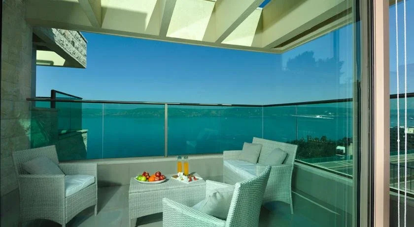 the royal lake views