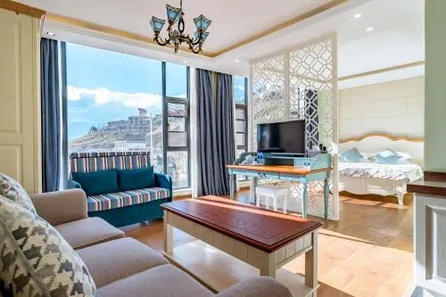 Dali Luzhoufan Seaview Hotel