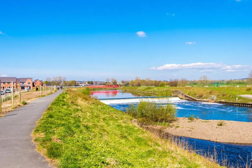 Vidale Court, 3 Bedroom House with River Irwell view, sleeps 6