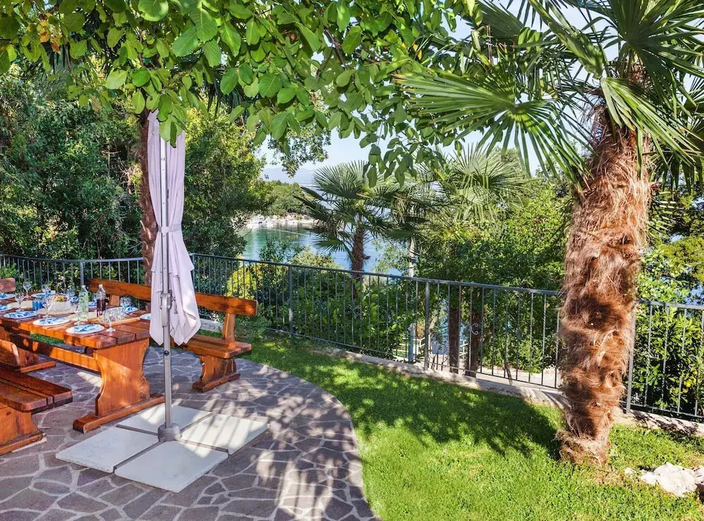 Splendid Beachfront Medveja Apartments