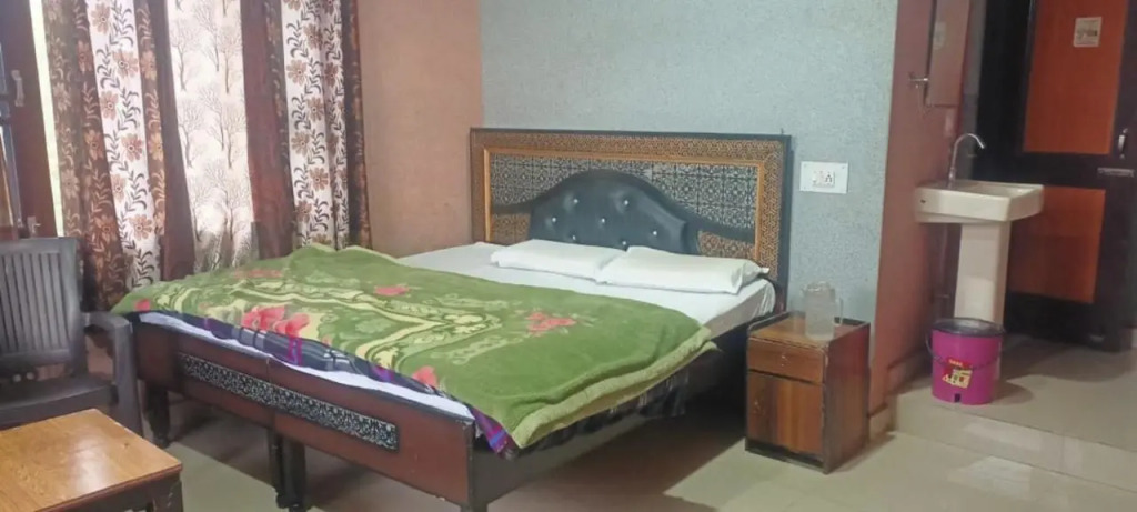 Yellowoaks Guest House