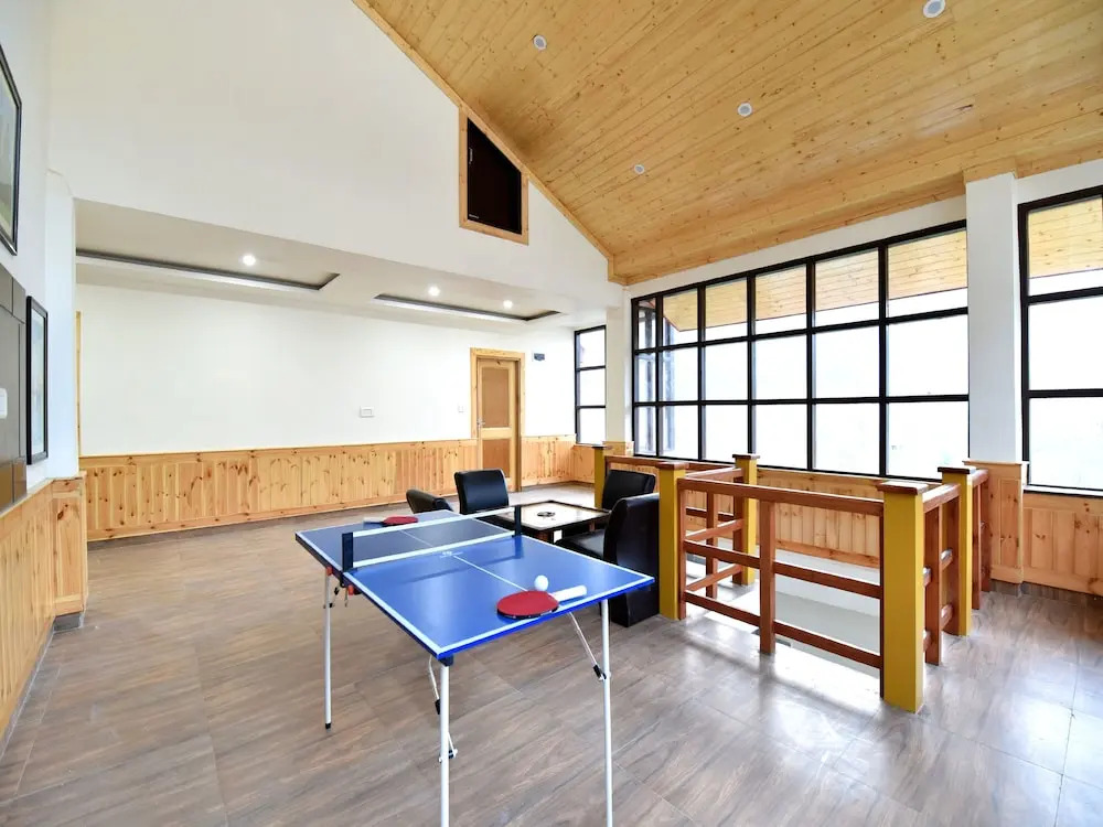 OYO 13267 Hillside Valley