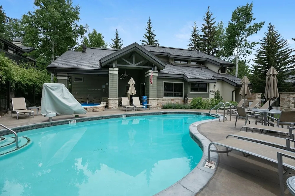 98 Ridgepoint 4 Bedroom Condo by RedAwning
