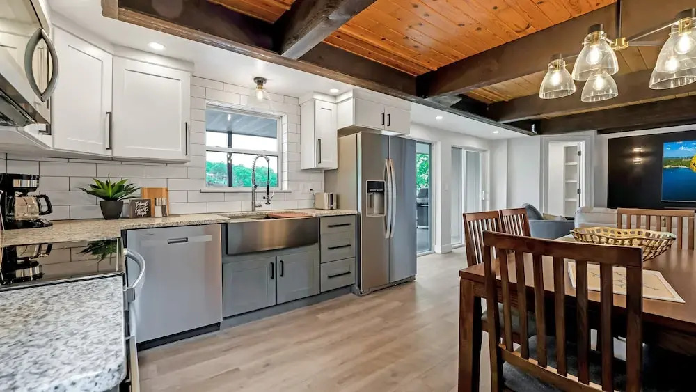 Amazing Lakefront Paradise With Perfect Location