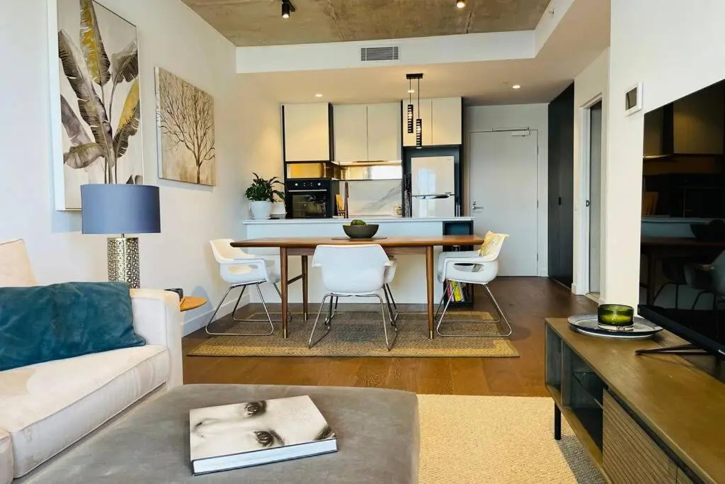 Luxury 1BR + Study near MCG, Tennis Centre & City