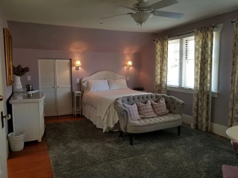 Hidden Oak Inn