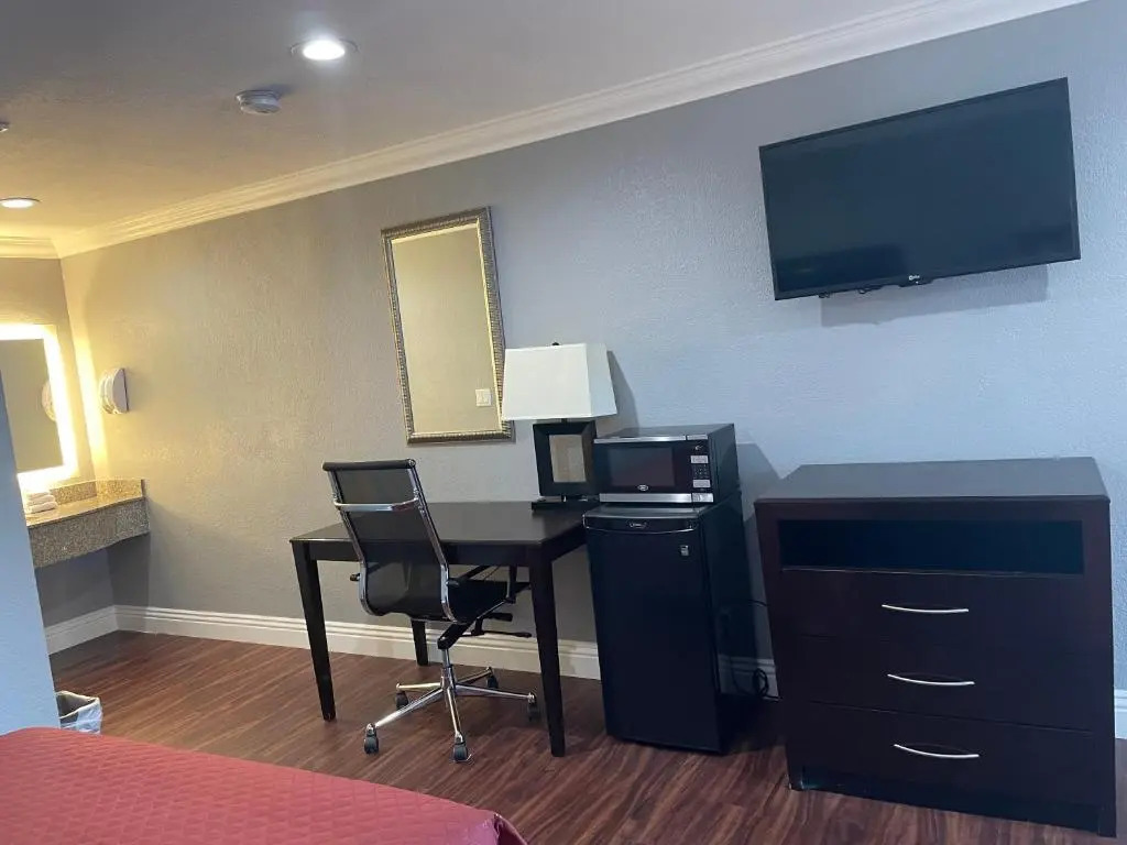 Legacy inn & suites