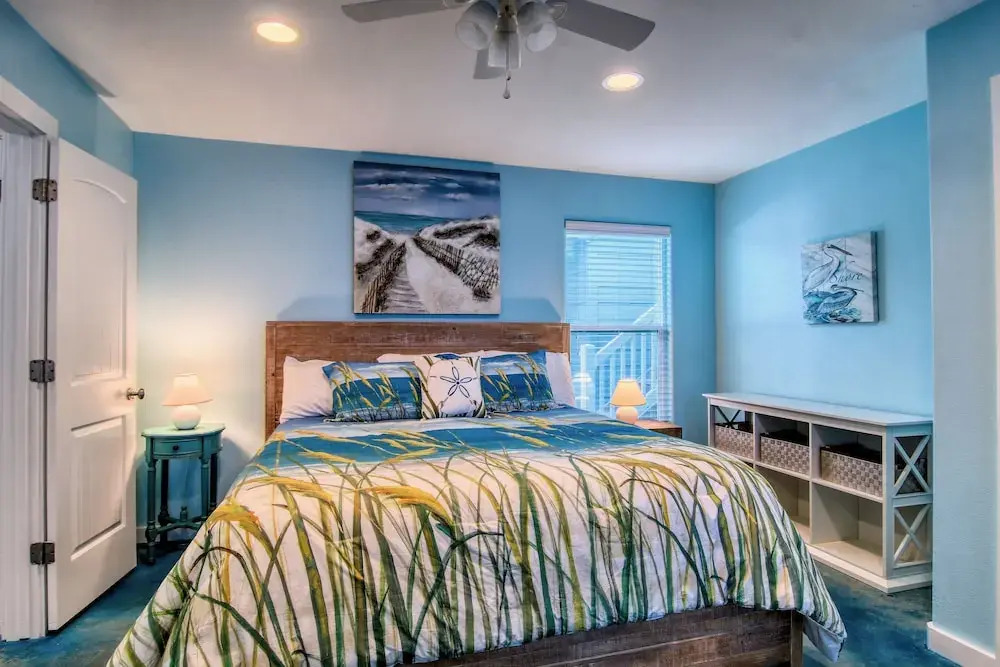 Flip Flops and Shades 3 Bedrooms 2 Bathrooms Home