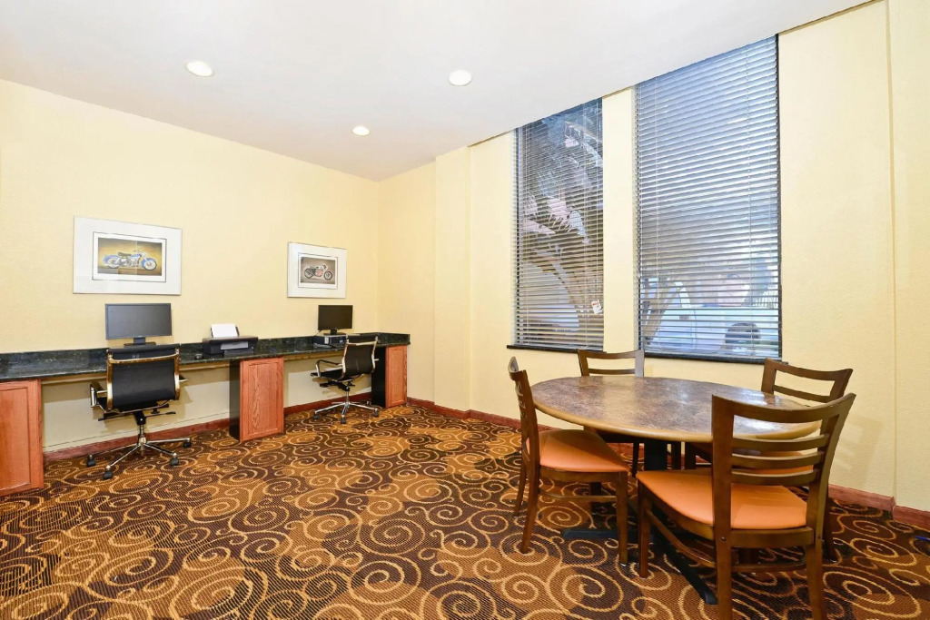 RUSHHH Daytona Beach, Tapestry Collection by Hilton