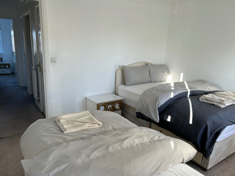 Romford Contractor / Family House