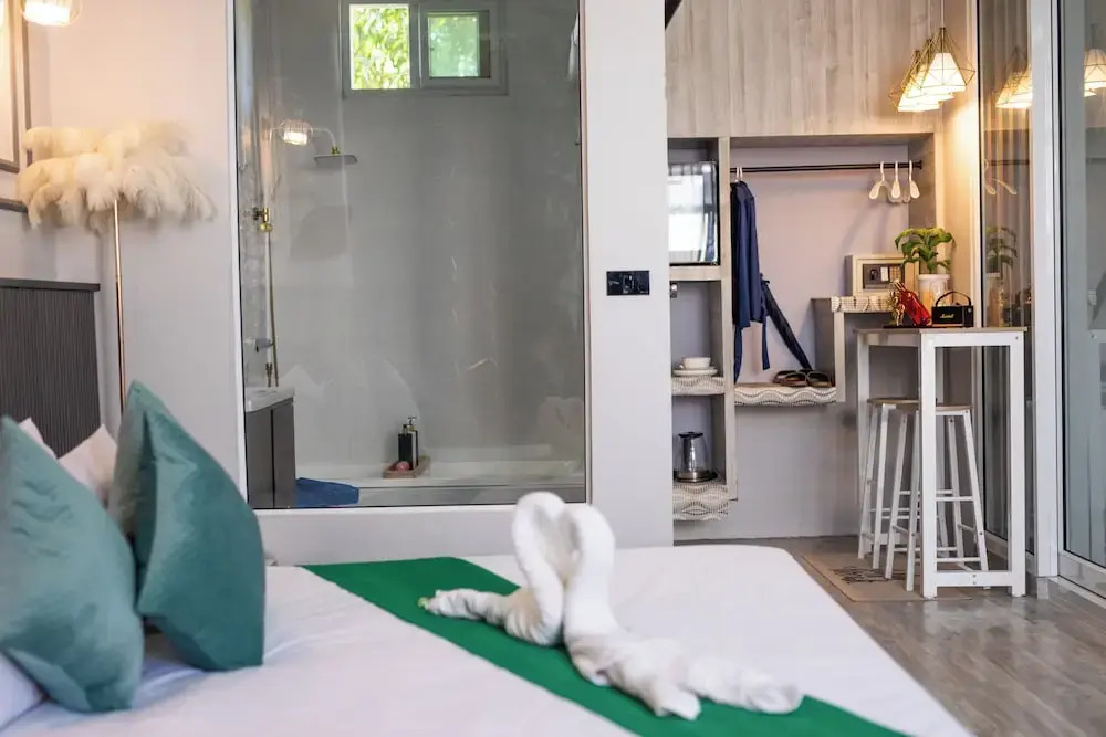 Отель Best Time Pool Suites