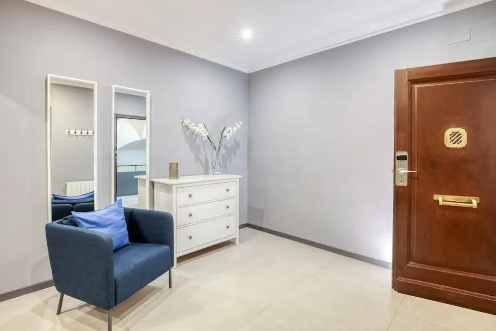 Lovely & Spacious 4bed Sleeps8 in BCN Center