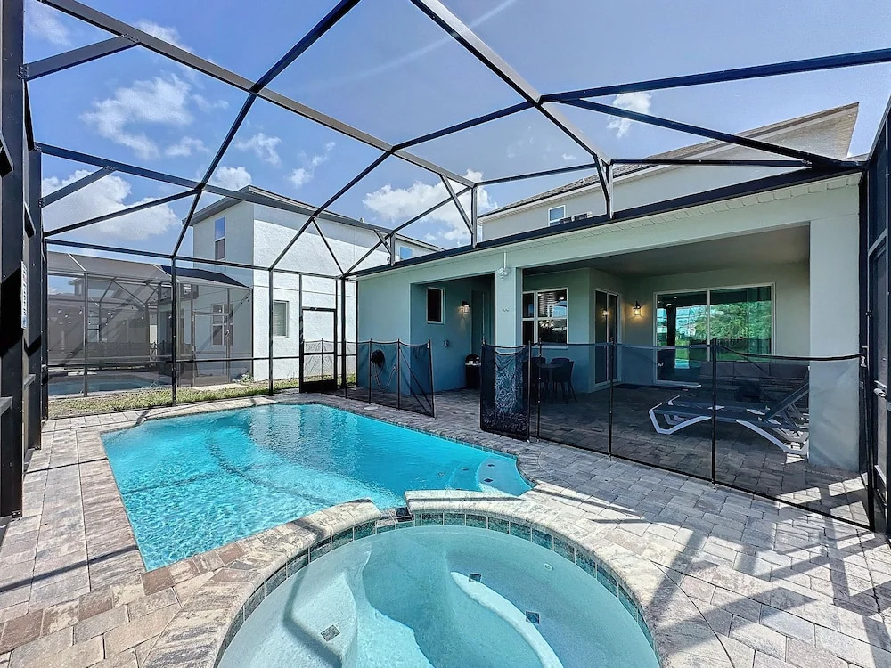 Luxury 6 Bed Villa with Pool/Spa in Solara Resort