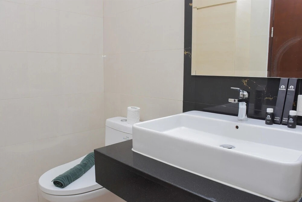 Modern And Comfortable 2Br At The Kensington Royal Suites Apartment