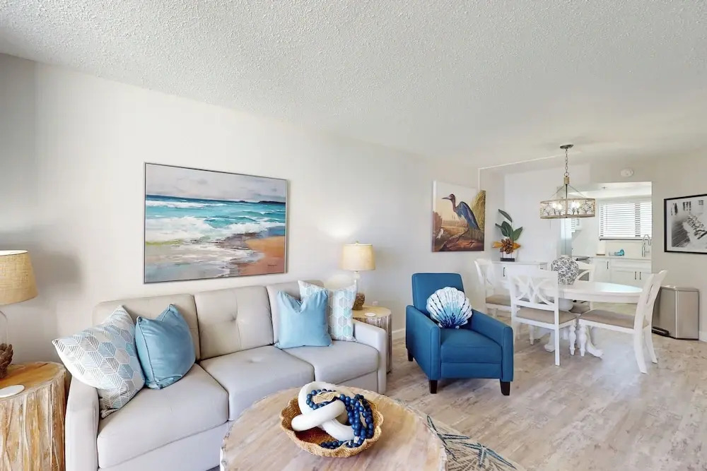 1BR Stylish Condo w/ Ocean Views, Pool