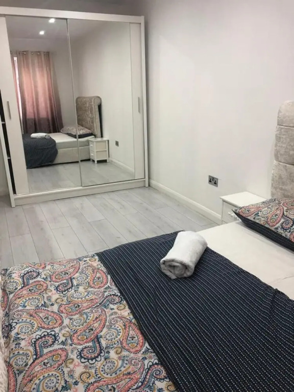 Immaculate 2-bed House in High Wycombe Hp14