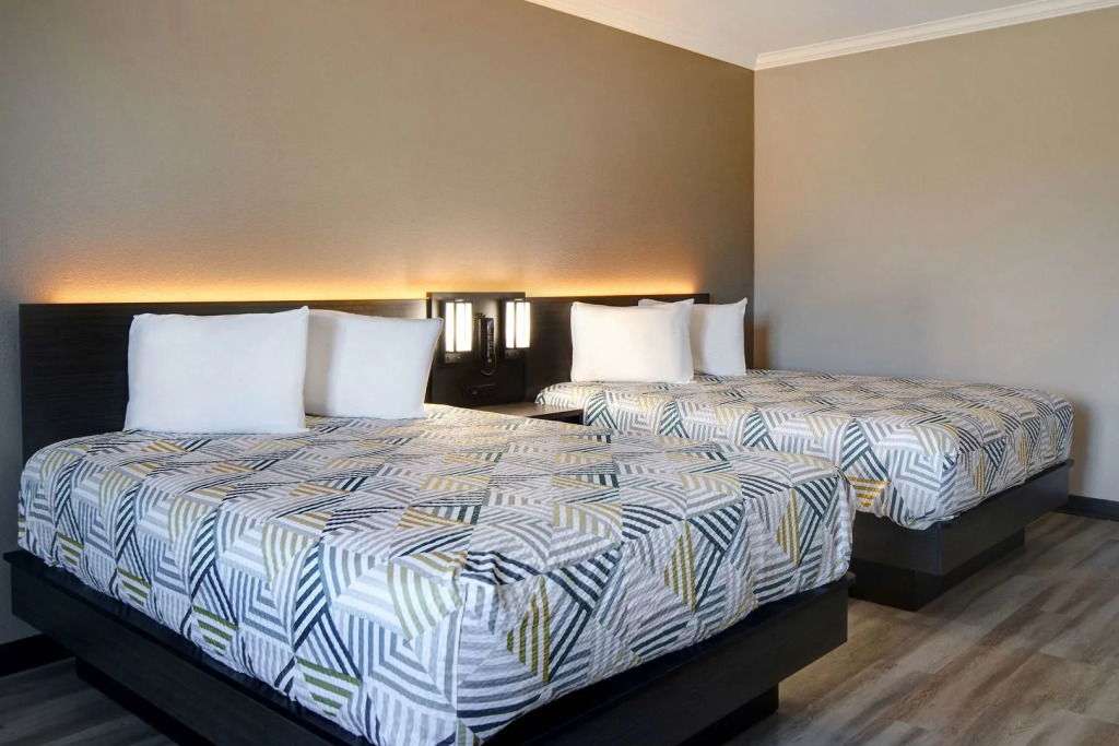 Motel 6 Fort Worth, TX – I-35 & I-20
