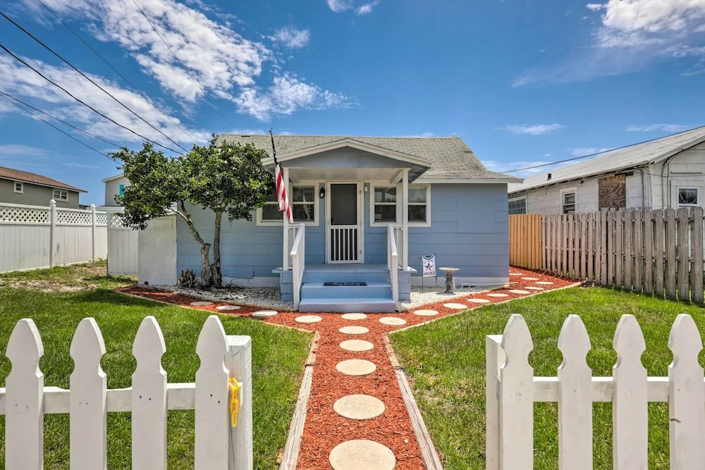 Surfside Oceanfront Cottage w/ Beach Access!