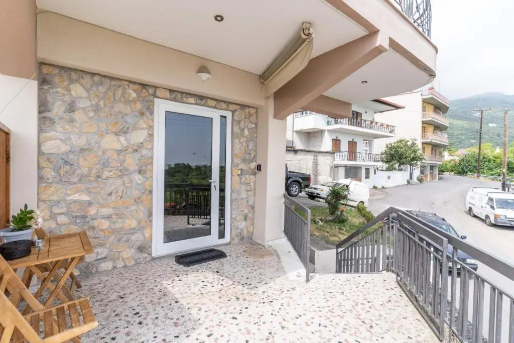 Veranda 2-Guest Apartment