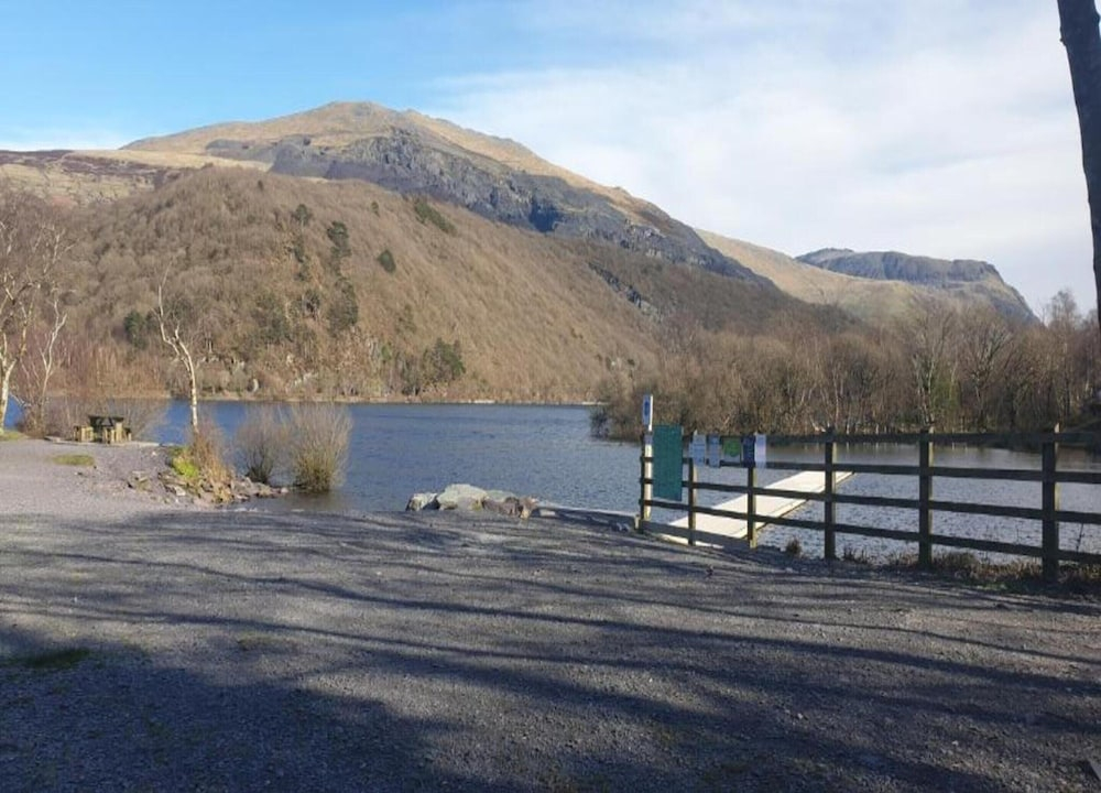 One-bedroom Cottage in Llangollen, No Deposit