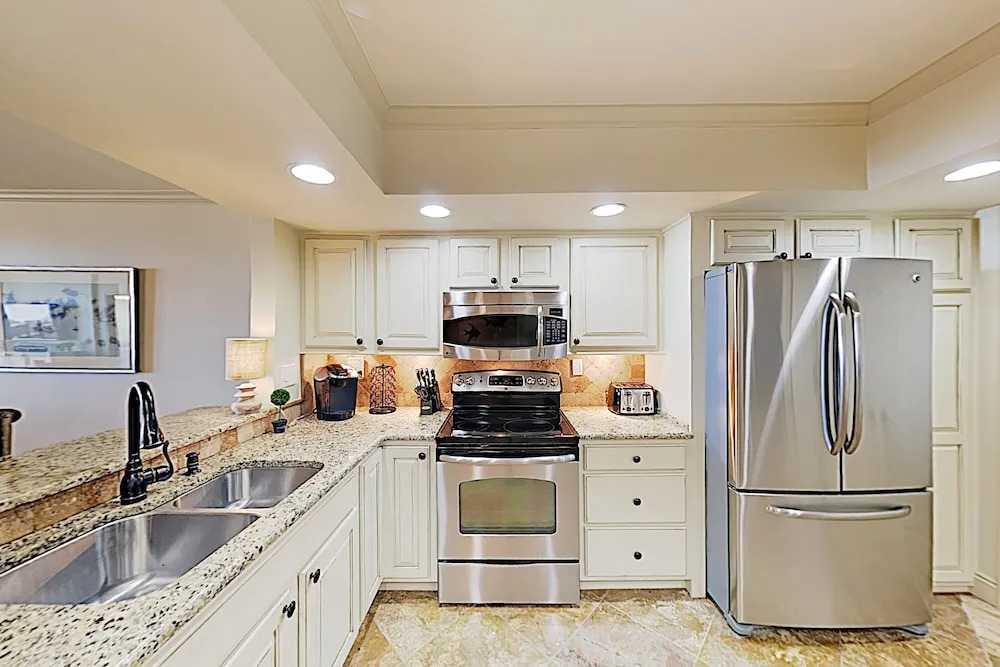 New Listing! Gulf-front Getaway W/ Pools & Hot Tub 2 Bedroom Condo