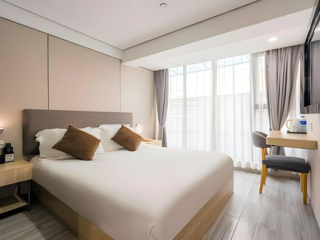 Shanghai Kuke Zhishang Hotel (Nanjing West Road Subway Station Store)
