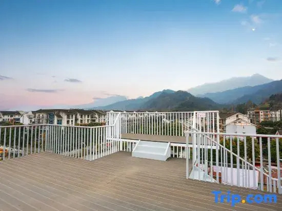 Floral Hotel·Dujiangyan Irrigation Project Puruna parent-child holiday Hotel