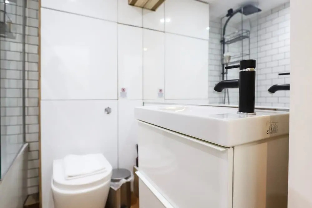 Cosy Flat in Great Location by Station