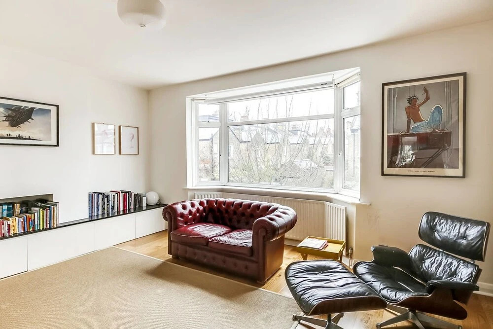 Spacious 3 Bedroom Home in North London W/terrace