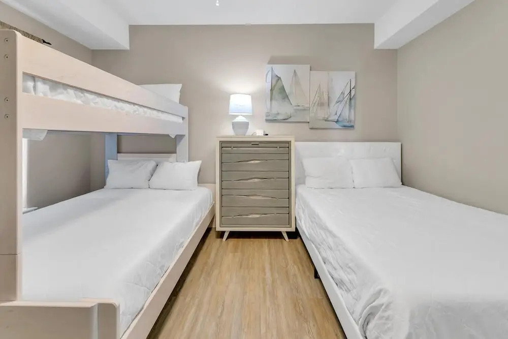 Twin Palms 1401