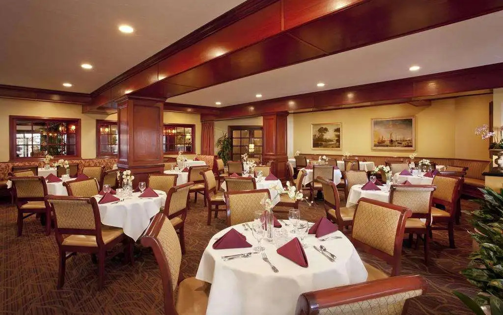 Azure Hotel&Suites Ontario Trademark Collection by Wyndham