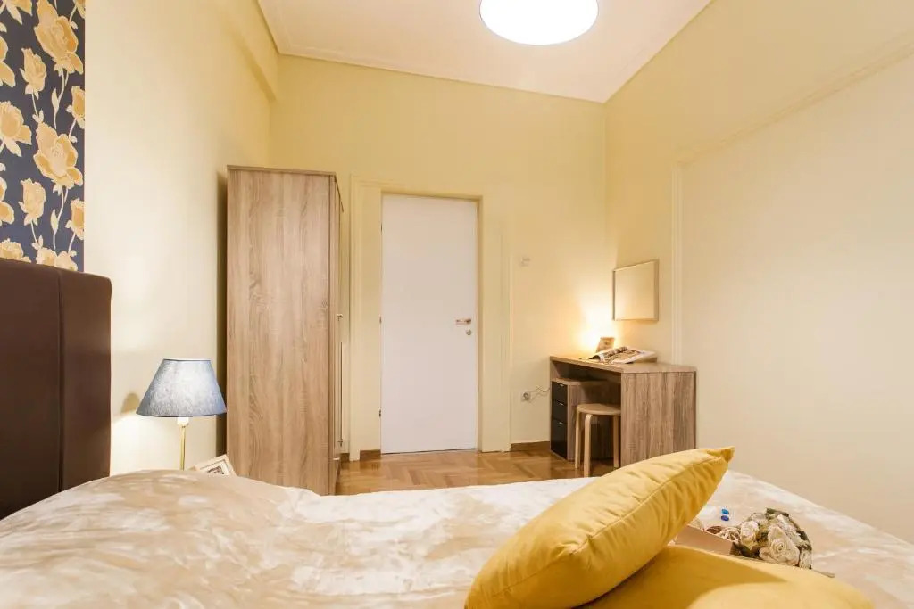 Private Central View rooms in apartment near to Acropolis Metro Station