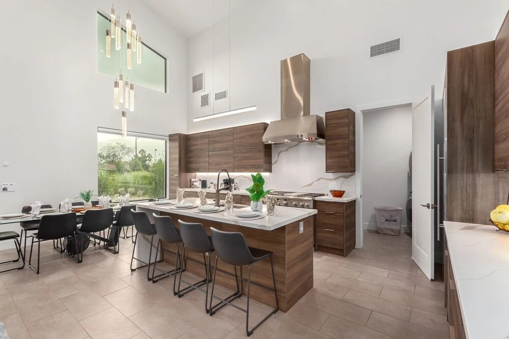 33rd Modern Phoenix 4 Bedroom Home by Redawning