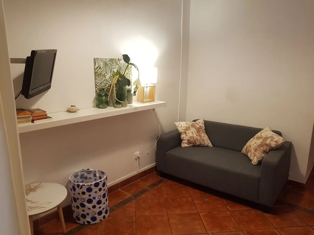Central Comfortable Apt Born 2.1
