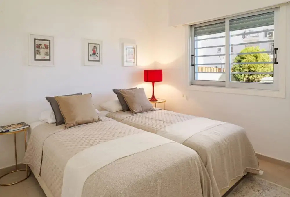 City Seafront Haven - 2 Bed Luxury Apartment