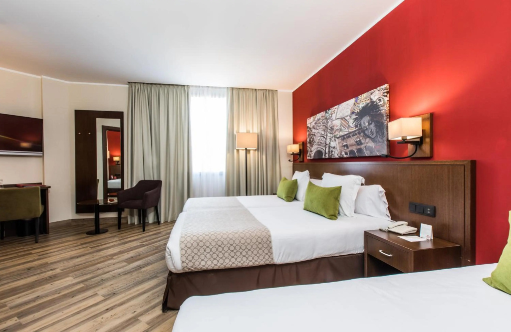 Отель Leonardo Hotel Barcelona Gran Via